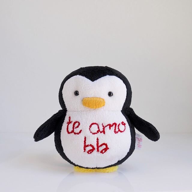 te amo bb
.
A custom mini penguin for a fellow penguin lover. 🐧💕
.
Thank you all so much for all the love on yesterday&rsquo;s video!! 🥰 Do we want to see more?
.
#mydeardarling
#penguinsofinstagram
#teamo
#penguinlove 
#iloveyoubaby